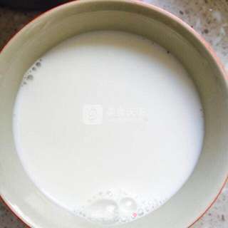 紫薯玫瑰花环馒头的做法步骤:2