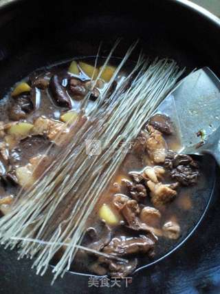 猪肉土豆炖松蘑的做法步骤:12