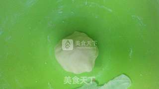 酥软甜蜜——黑芝麻蛋黄酥的做法步骤:2