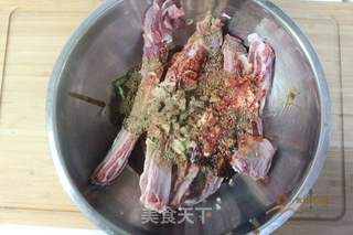 孜然烤羊排的做法步骤:3