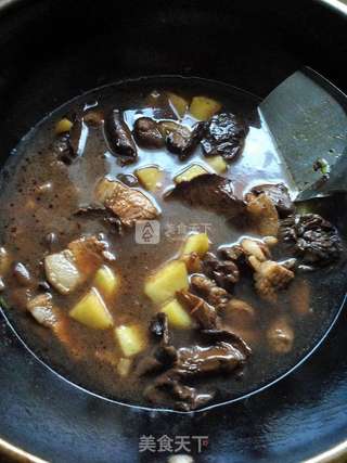 猪肉土豆炖松蘑的做法步骤:11