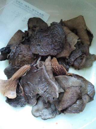 猪肉土豆炖松蘑的做法步骤:4