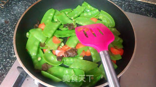 素炒荷兰豆的做法步骤:5