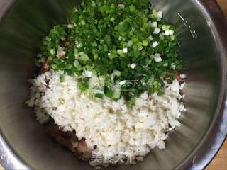 猪肉荸荠小肉包的做法步骤:5