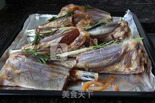 舌尖上的美味【迷迭香烤法式羊前腱】的做法步骤:3