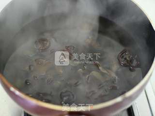 木耳脆生生的秘诀--脆拌秋木耳的做法步骤:4
