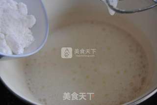 牛油果草莓奶酪卷的做法步骤:6