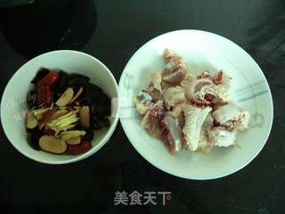 木耳滑鸡煲仔饭的做法步骤:3