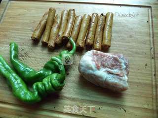 豆腐卷炒肉的做法步骤：1