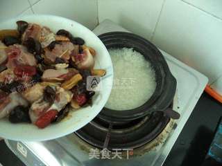 木耳滑鸡煲仔饭的做法步骤:7