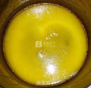 荷兰酱汁(Hollandaise Sauce)的做法步骤：2