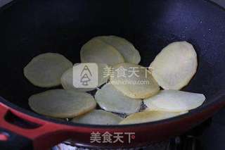 腊味飘香【腊肉炒薯片】的做法步骤:6