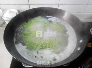 陕西特色面条之——葱油香菇菠菜面的做法步骤:6