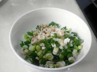 陕西特色面条之——葱油香菇菠菜面的做法步骤:2