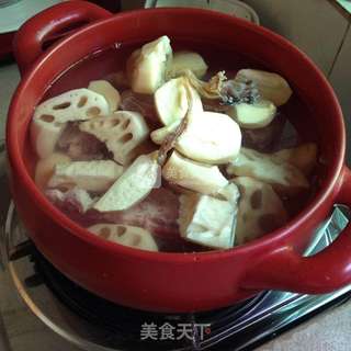 鱿鱼茨菰莲藕骨头汤的做法步骤:4