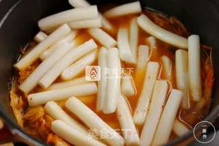韩式泡菜炒年糕一厨作铸铁锅版的做法步骤:5