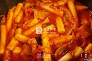 韩式泡菜炒年糕一厨作铸铁锅版的做法步骤:6