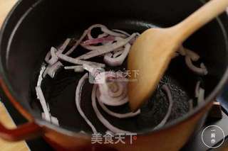 韩式泡菜炒年糕一厨作铸铁锅版的做法步骤:3