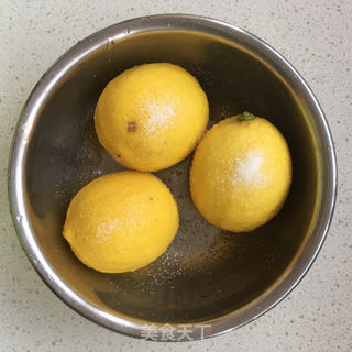 蜂蜜柠檬茶的做法步骤:2
