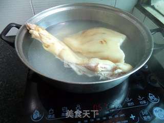 好吃不油腻的东坡猪蹄----新春宴客菜的做法步骤：2