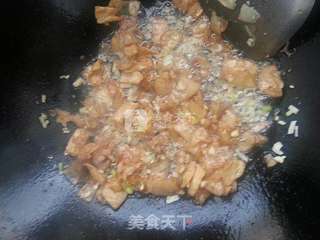 荷兰豆胡萝卜炒五花肉的做法步骤:6