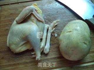 土豆三黄鸡的做法步骤：1