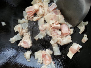 荷兰豆胡萝卜炒五花肉的做法步骤:4