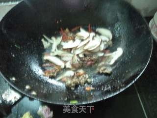 包菜香菇肉丝炒河粉的做法步骤：5