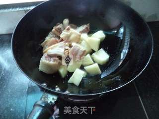 土豆三黄鸡的做法步骤：4