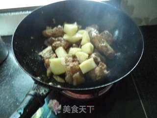 土豆蒸猪蹄---宴客菜的做法步骤：6