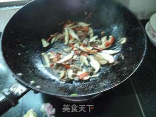 包菜香菇肉丝炒河粉的做法步骤：6