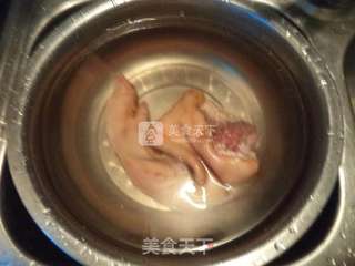 土豆蒸猪蹄---宴客菜的做法步骤：1