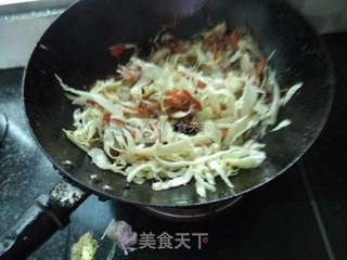包菜香菇肉丝炒河粉的做法步骤：7