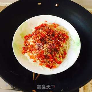 剁椒金针菇的做法步骤:5