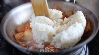 5分钟韩式泡菜炒饭的做法步骤:3