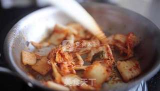 5分钟韩式泡菜炒饭的做法步骤:2