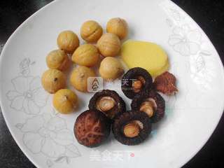 栗子香菇红豆鸡汤的做法步骤:2