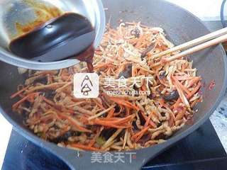鱼香肉丝的做法步骤:9