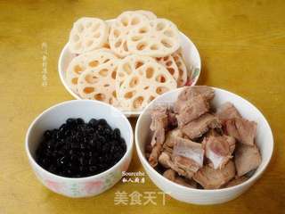 黑豆莲藕排骨汤的做法步骤:4