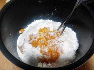 早餐主食之——奶香南瓜花卷的做法步骤:2