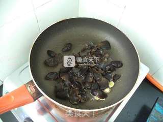 木耳蒜苗炒鸡蛋的做法步骤:4