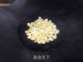 白果炒虾仁的做法步骤:4