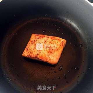 三文鱼咖喱炒饭的做法步骤:5