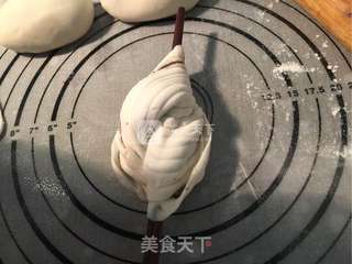 贝壳黑芝麻花卷的做法步骤:16
