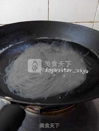 热菜有点汤更好吃【海带烧粉丝】的做法步骤:4