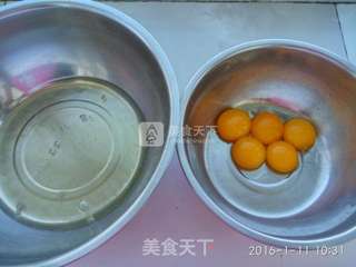 八寸戚风蛋糕的做法步骤:2