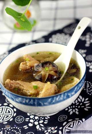 【鸡汤一招鲜】萝卜干香菇炖鸡的做法步骤:10