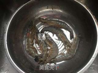 芝士焗大虾的做法步骤：1