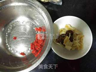 雪耳糖水(教你煮出糯糯的雪耳羹)的做法步骤:4