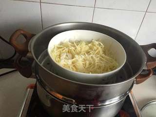 洋芋凤尾虾球的做法步骤:3